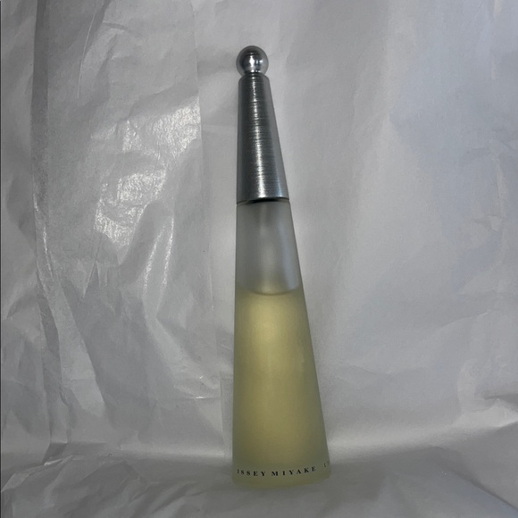 Issue Miyake - Picture 2 of 6